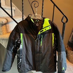 Boys winter coat. Size XL (18-20).